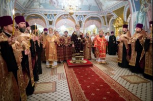 В канун празднования Собора Саратовских святых Митрополит Лонгин совершил Всенощное бдение в Свято-Троицком кафедральном соборе города Саратова