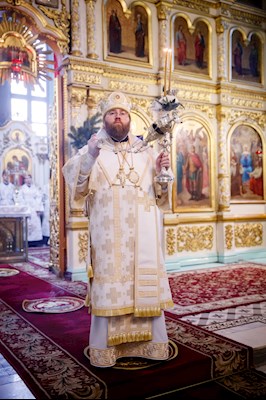 Соборное служение архиереев Саратовской митрополии в Свято-Духовском соборе Саратова