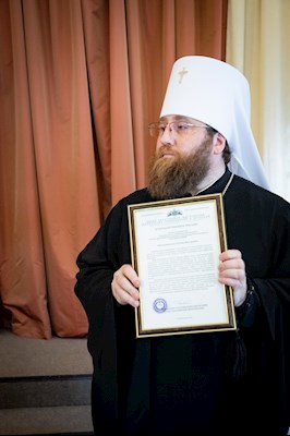 Митрополит Игнатий вручил благодарственные письма за поддержку церковных социальных проектов во время пандемии