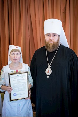 Митрополит Игнатий вручил благодарственные письма за поддержку церковных социальных проектов во время пандемии