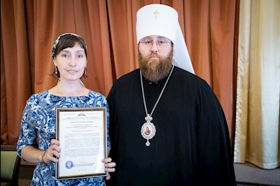 Митрополит Игнатий вручил благодарственные письма за поддержку церковных социальных проектов во время пандемии