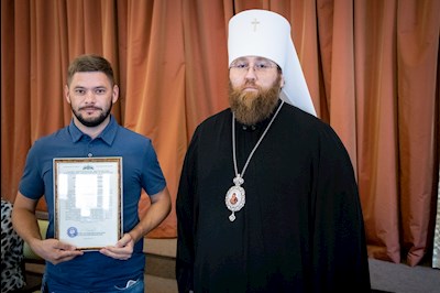 Митрополит Игнатий вручил благодарственные письма за поддержку церковных социальных проектов во время пандемии