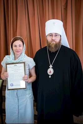 Митрополит Игнатий вручил благодарственные письма за поддержку церковных социальных проектов во время пандемии
