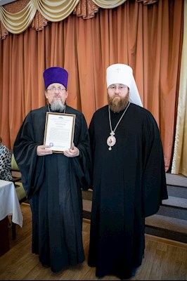 Митрополит Игнатий вручил благодарственные письма за поддержку церковных социальных проектов во время пандемии