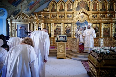 Крещальная литургия в Свято-Троицком кафедральном соборе Саратова