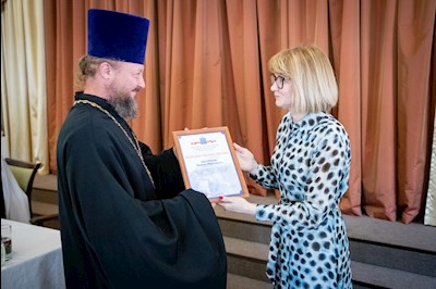 Митрополит Игнатий вручил благодарственные письма за поддержку церковных социальных проектов во время пандемии