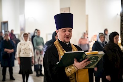 В Спиридоновском соборном храме встретили ковчег с частицей мощей святителя Спиридона Тримифунтского