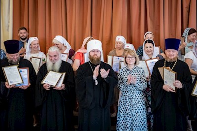 Митрополит Игнатий вручил благодарственные письма за поддержку церковных социальных проектов во время пандемии