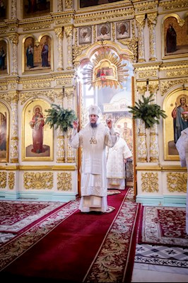 Соборное служение архиереев Саратовской митрополии в Свято-Духовском соборе Саратова