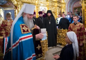 В канун празднования Собора Саратовских святых Митрополит Лонгин совершил Всенощное бдение в Свято-Троицком кафедральном соборе города Саратова