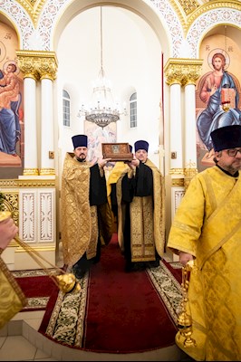 В Спиридоновском соборном храме встретили ковчег с частицей мощей святителя Спиридона Тримифунтского