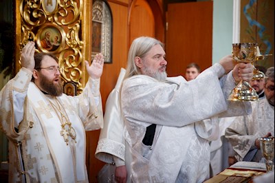 Соборное служение архиереев Саратовской митрополии в Свято-Духовском соборе Саратова