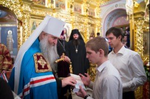 В канун празднования Собора Саратовских святых Митрополит Лонгин совершил Всенощное бдение в Свято-Троицком кафедральном соборе города Саратова