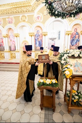В Спиридоновском соборном храме встретили ковчег с частицей мощей святителя Спиридона Тримифунтского