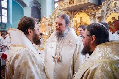 Соборное служение архиереев Саратовской митрополии в Свято-Духовском соборе Саратова