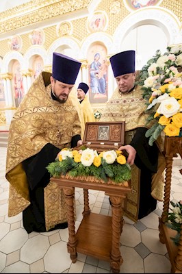 В Спиридоновском соборном храме встретили ковчег с частицей мощей святителя Спиридона Тримифунтского