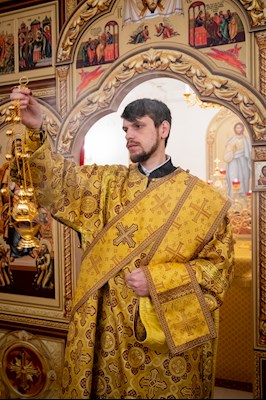 В больничном храме святителя Василия Великого совершен чин положения антиминса