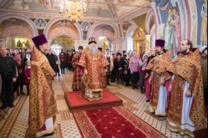 Божественная литургия в Свято-Троицком соборе Саратова
