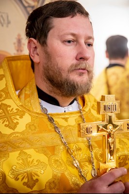 В больничном храме святителя Василия Великого совершен чин положения антиминса