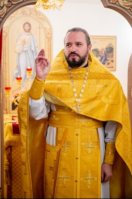 В больничном храме святителя Василия Великого совершен чин положения антиминса