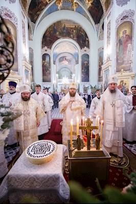 Соборное служение архиереев Саратовской митрополии в Свято-Духовском соборе Саратова