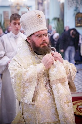 Соборное служение архиереев Саратовской митрополии в Свято-Духовском соборе Саратова