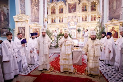 Соборное служение архиереев Саратовской митрополии в Свято-Духовском соборе Саратова