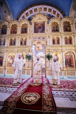 Соборное служение архиереев Саратовской митрополии в Свято-Духовском соборе Саратова