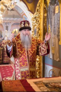 Божественная литургия в Свято-Троицком соборе Саратова