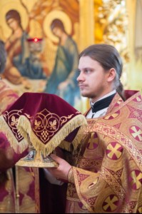 Божественная литургия в Свято-Троицком соборе Саратова