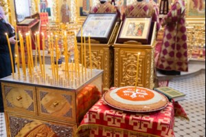 Божественная литургия в Свято-Троицком соборе Саратова
