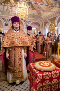 Божественная литургия в Свято-Троицком соборе Саратова