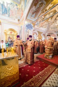 Божественная литургия в Свято-Троицком соборе Саратова