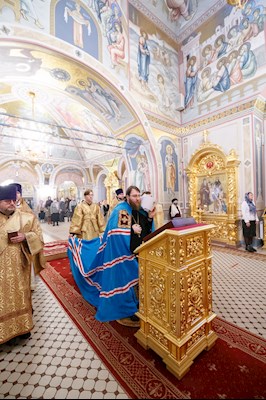 Митрополит Игнатий совершил Божественную литургию в Свято-Троицком кафедральном соборе г. Саратова