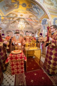 Божественная литургия в Свято-Троицком соборе Саратова