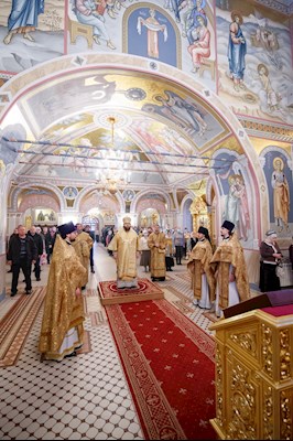 Митрополит Игнатий совершил Божественную литургию в Свято-Троицком кафедральном соборе г. Саратова