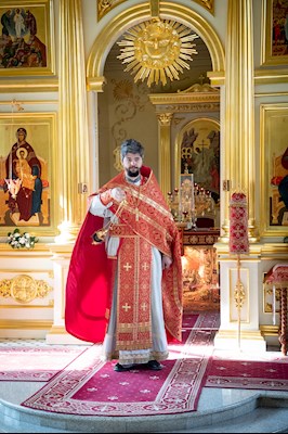 Выпускники СПДС в священном сане совершили Литургию