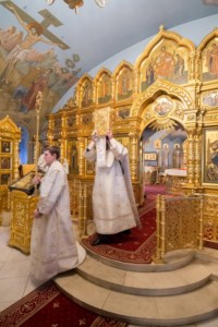 Божественная литургия и панихида по Архиепископу Пимену (Хмелевскому) в Свято-Троицком кафедральном соборе города Саратова
