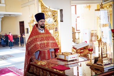 Выпускники СПДС в священном сане совершили Литургию