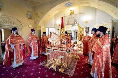 Выпускники СПДС в священном сане совершили Литургию