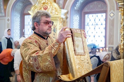 Митрополит Игнатий совершил Божественную литургию в Свято-Троицком кафедральном соборе г. Саратова