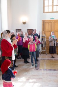 Совершена Пасхальная Литургия с сурдопереводом