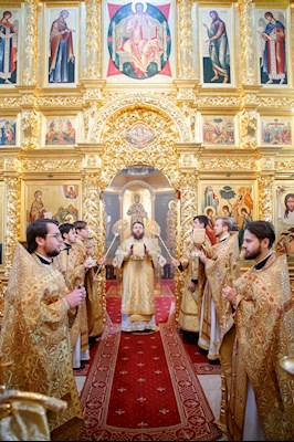 Митрополит Игнатий совершил Божественную литургию в Свято-Троицком кафедральном соборе г. Саратова