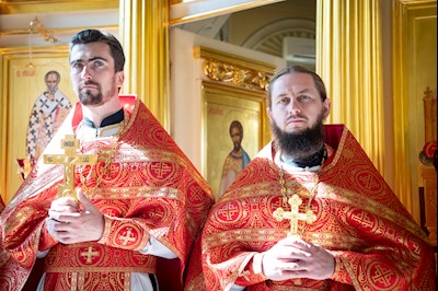 Выпускники СПДС в священном сане совершили Литургию
