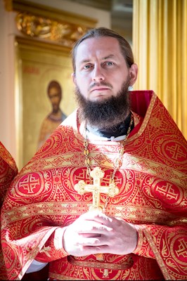 Выпускники СПДС в священном сане совершили Литургию