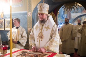 Божественная литургия и панихида по Архиепископу Пимену (Хмелевскому) в Свято-Троицком кафедральном соборе города Саратова