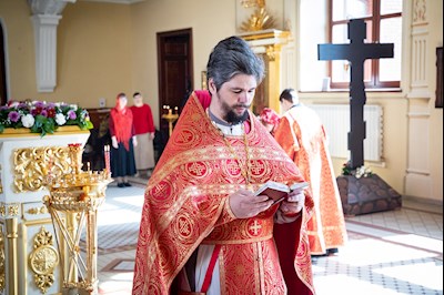 Выпускники СПДС в священном сане совершили Литургию