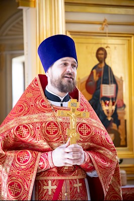 Выпускники СПДС в священном сане совершили Литургию