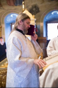 Крещальная литургия в Свято-Троицком кафедральном соборе Саратова