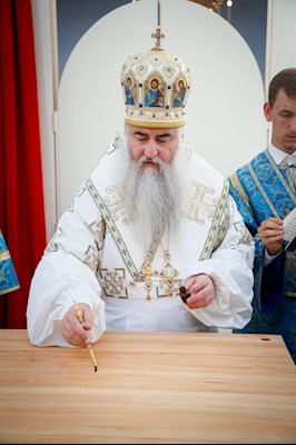 Митрополит Лонгин совершил Великое освящение храма в честь Тихвинской иконы Божией Матери